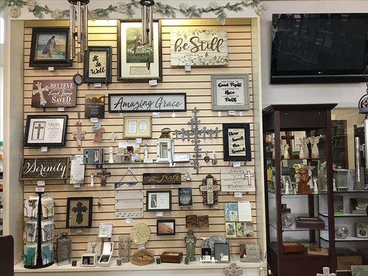 Lifeline Christian Books & Gifts Effingham, IL